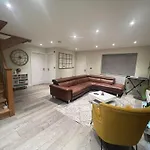 Woodcote House Дом отдыха